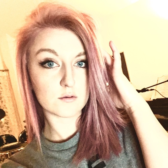 Meet your Posher, Sienna - Picture 2 of 5